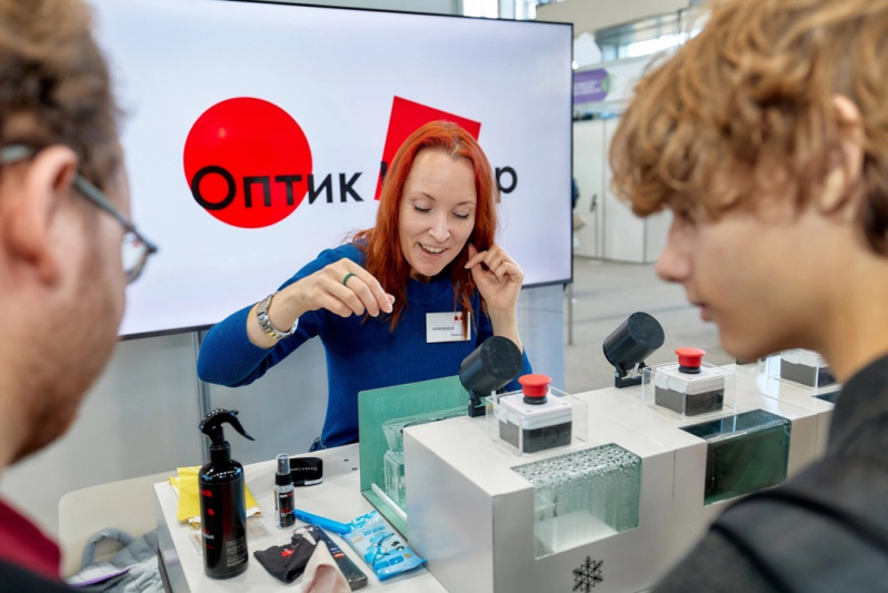 Команда «Оптик-Центр» приняла участие в выставке «Абитуриент—2026»