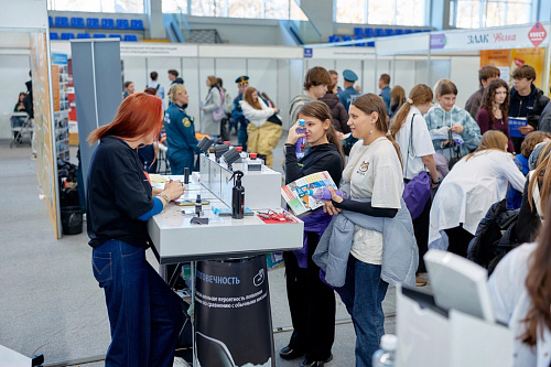 Команда «Оптик-Центр» приняла участие в выставке «Абитуриент—2026»